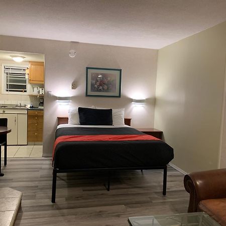 Motel Bavaria Radium Hot Springs Εξωτερικό φωτογραφία