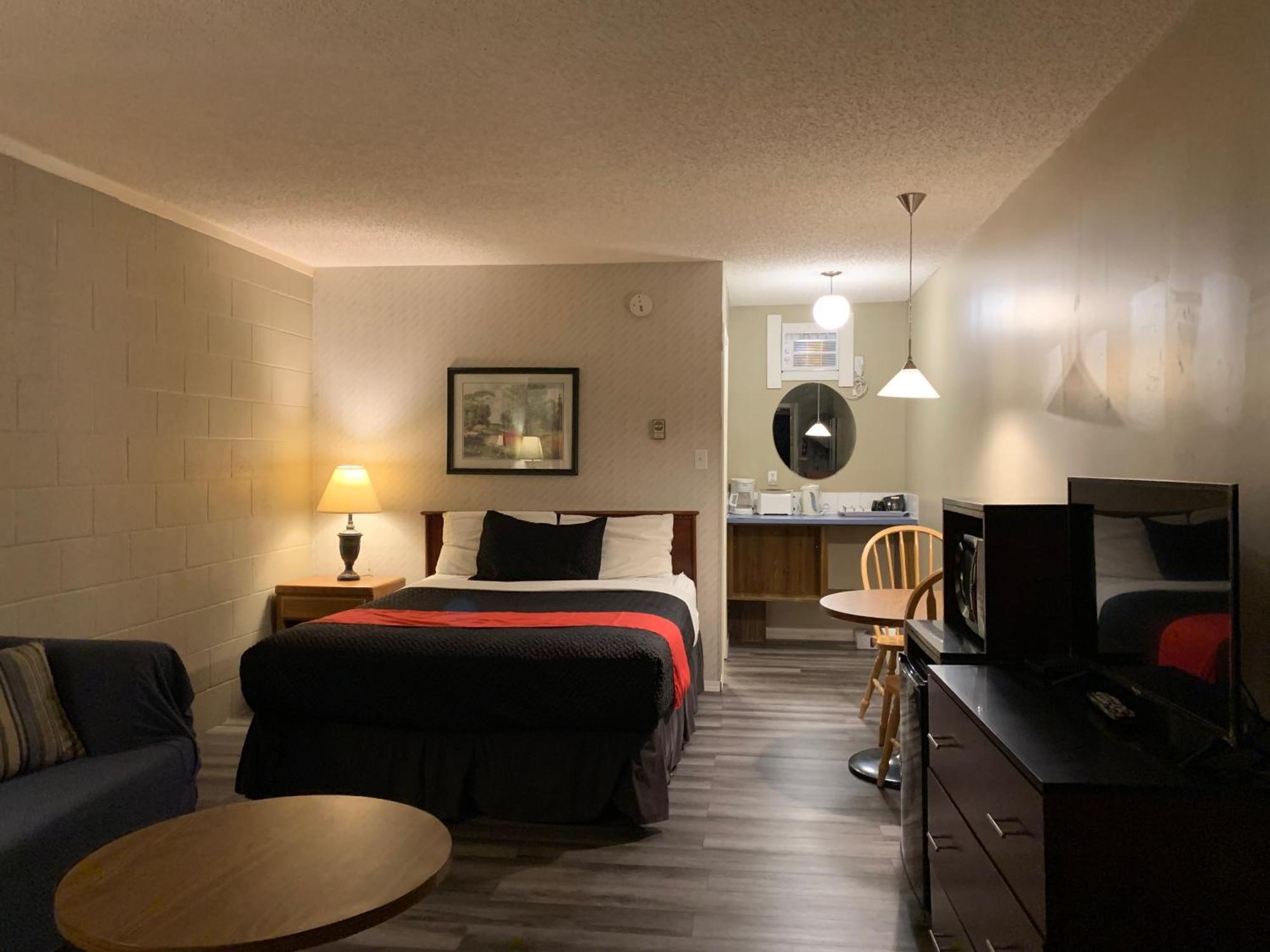Motel Bavaria Radium Hot Springs Εξωτερικό φωτογραφία