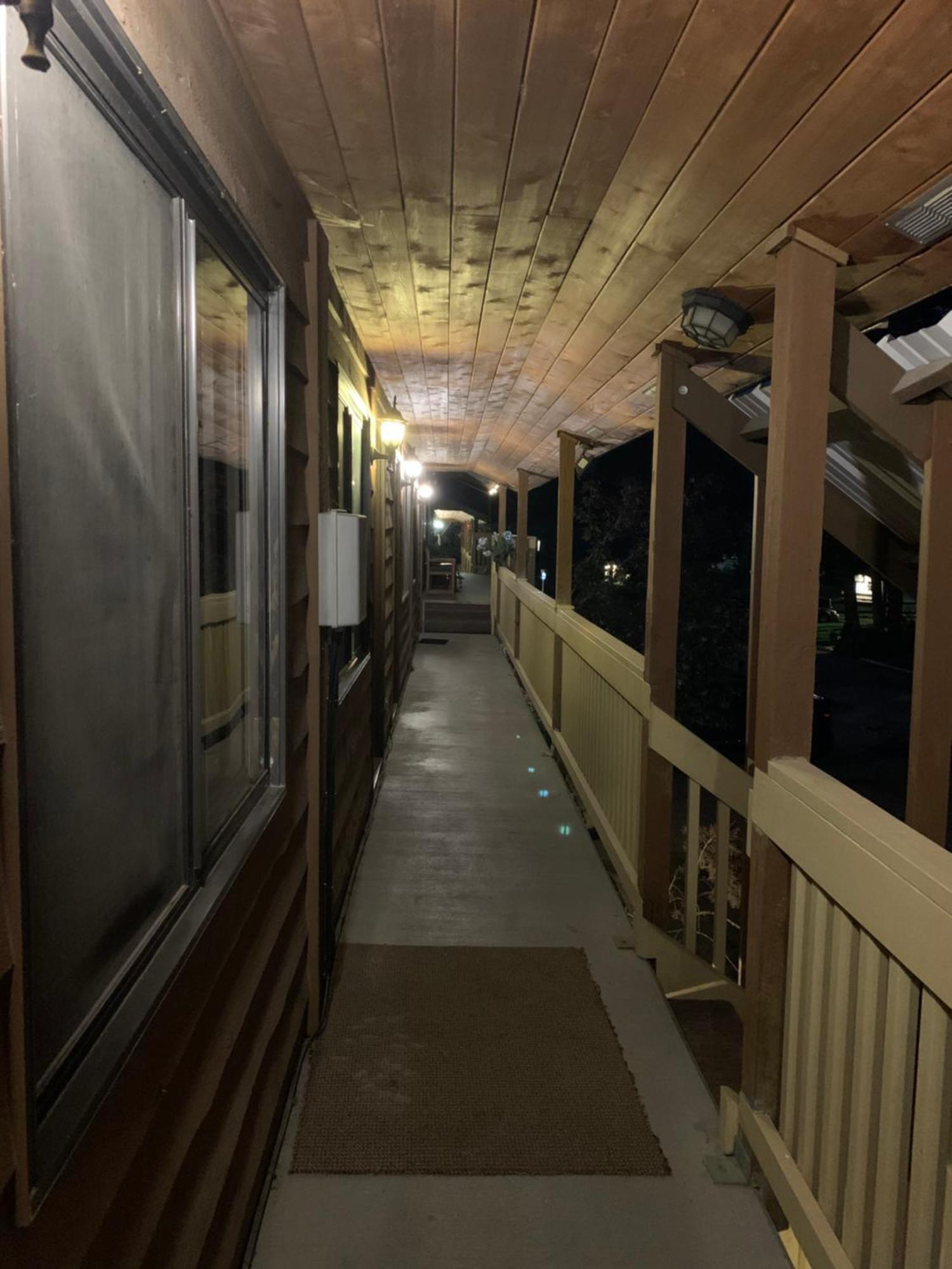 Motel Bavaria Radium Hot Springs Εξωτερικό φωτογραφία