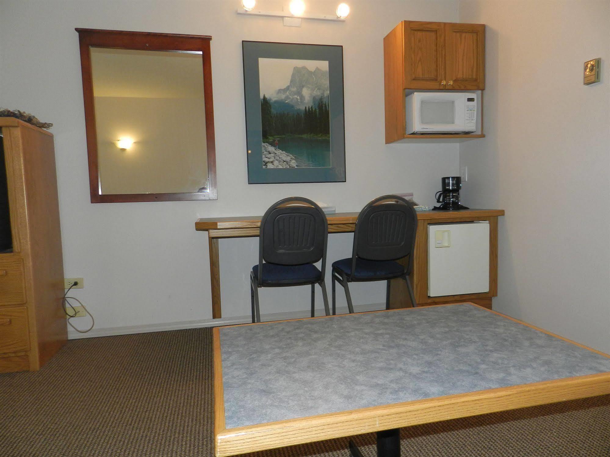 Motel Bavaria Radium Hot Springs Εξωτερικό φωτογραφία