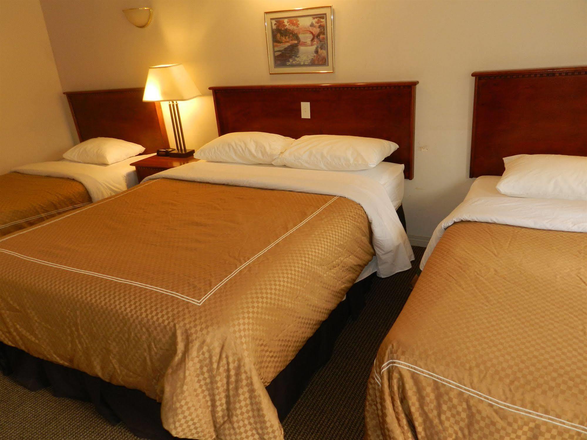 Motel Bavaria Radium Hot Springs Εξωτερικό φωτογραφία